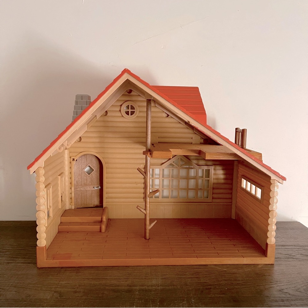 Sylvanian Families Calico Critters Lakeside Lodge Log Cabin